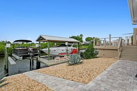 Exterior - 704 Eagle Ln, Apollo Beach, FL 33572 photo 16 of 18