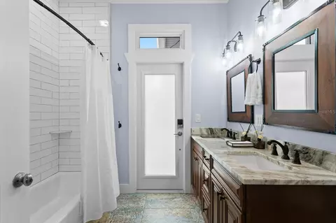 Bath - 704 Eagle Ln, Apollo Beach, FL 33572 photo 4 of 4