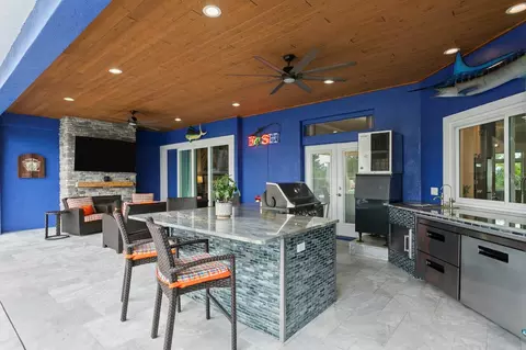Kitchen - 704 Eagle Ln, Apollo Beach, FL 33572 photo 7 of 8
