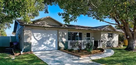 9436 Glen Moor Ln, Port Richey, FL 34668