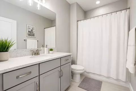 Bath - 10314 Berryessa Ave, Riverview, FL 33578 photo 2 of 2