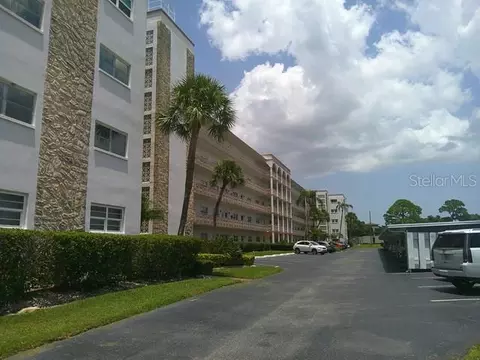 5603 80th St N #207, Saint Petersburg, FL 33709