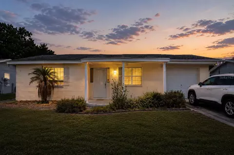 1024 Viking Dr, Holiday, FL 34691