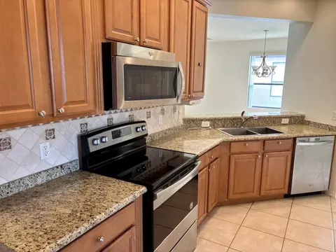 Kitchen - 229 Shell Falls Dr, Apollo Beach, FL 33572 photo 2 of 2