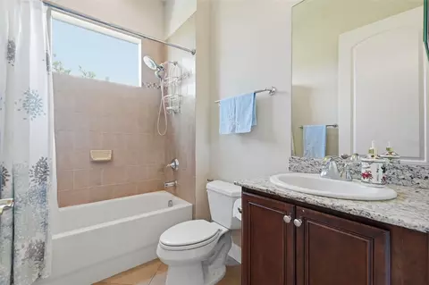 Bath - 5416 Conch Shell Pl, Apollo Beach, FL 33572 photo 4 of 5