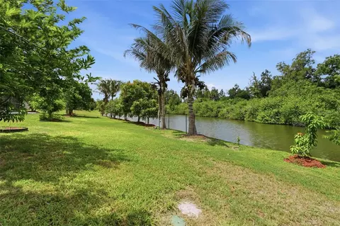 Exterior - 5416 Conch Shell Pl, Apollo Beach, FL 33572 photo 8 of 12