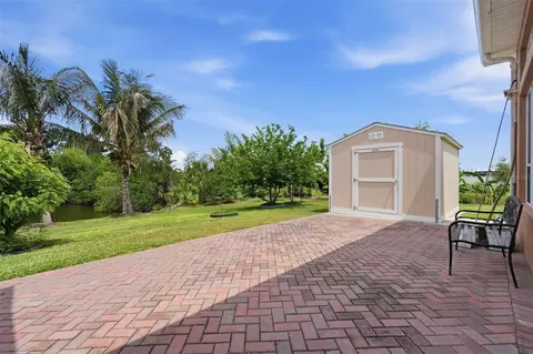 Exterior - 5416 Conch Shell Pl, Apollo Beach, FL 33572 photo 5 of 12