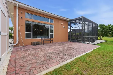 Exterior - 5416 Conch Shell Pl, Apollo Beach, FL 33572 photo 6 of 12