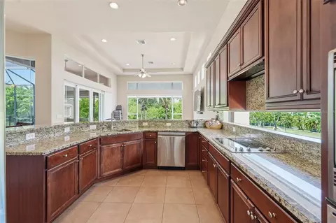 Kitchen - 5416 Conch Shell Pl, Apollo Beach, FL 33572 photo 1 of 5