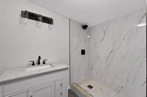 Bath - 8809 Dyer Rd, Riverview, FL 33578 photo 3 of 7