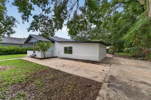 Exterior - 8809 Dyer Rd, Riverview, FL 33578 photo 4 of 9
