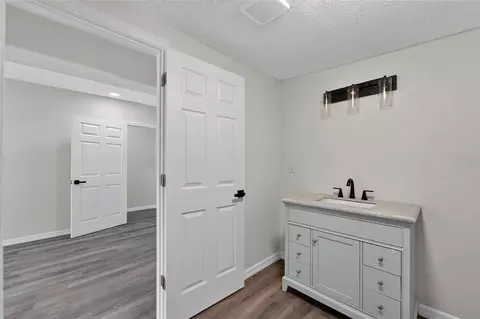 Bath - 8809 Dyer Rd, Riverview, FL 33578 photo 2 of 7