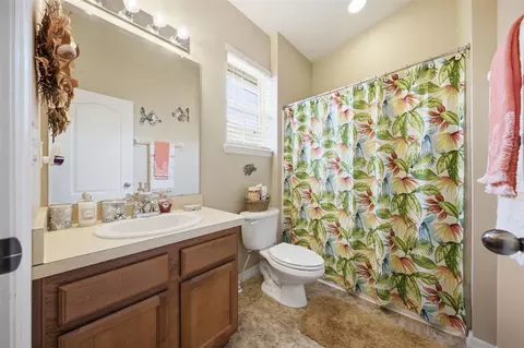 Bath - 8924 Moonlit Meadows Loop, Riverview, FL 33578 photo 1 of 2