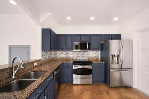 Kitchen - 2307 Aloha Bay Ct, Ocoee, FL 34761 photo 3 of 3