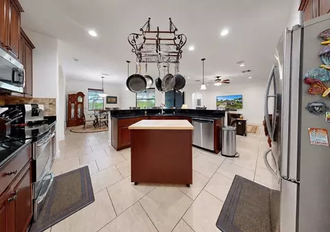 Kitchen - 5335 Sandy Shell Dr, Apollo Beach, FL 33572 photo 4 of 6
