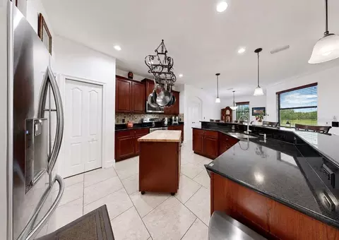 Kitchen - 5335 Sandy Shell Dr, Apollo Beach, FL 33572 photo 3 of 6