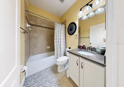 Bath - 5335 Sandy Shell Dr, Apollo Beach, FL 33572 photo 4 of 4