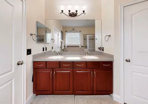 Bath - 5335 Sandy Shell Dr, Apollo Beach, FL 33572 photo 2 of 4