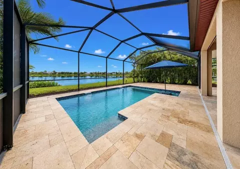 Exterior - 5335 Sandy Shell Dr, Apollo Beach, FL 33572 photo 2 of 10