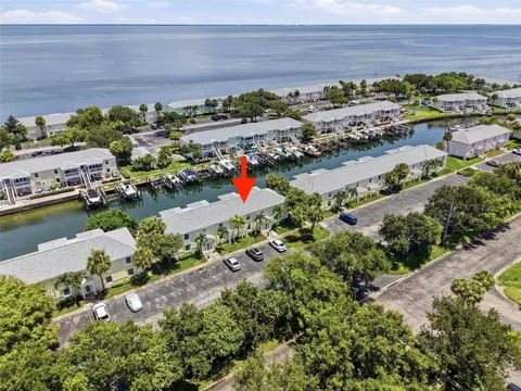 5092 Beach Dr SE #A, Saint Petersburg, FL 33705