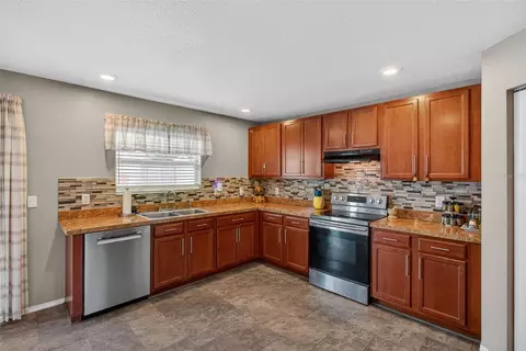 Kitchen - 11154 Running Pine Drive Dr, Riverview, FL 33569 photo 2 of 3