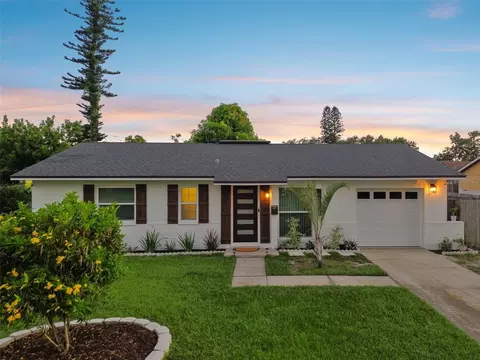 4185 Whiting Dr SE, Saint Petersburg, FL 33705