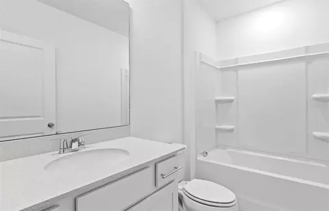 Bath - 12809 Blue Reflection Ave, Parrish, FL 34219 photo 3 of 3