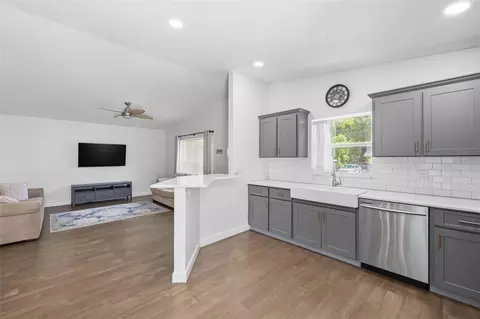 Entry Way - 213 E Cluster Ave, Tampa, FL 33604 photo 1 of 1