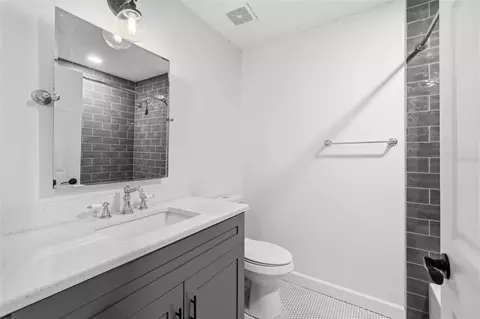 Bath - 213 E Cluster Ave, Tampa, FL 33604 photo 3 of 4