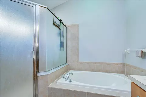 Bath - 11117 Rodeo Ln, Riverview, FL 33579 photo 2 of 3