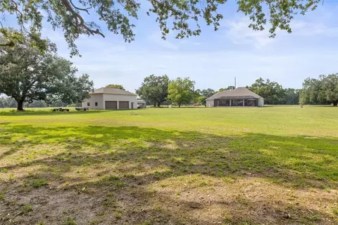 Exterior - 5319 W Trapnell Rd, Dover, FL 33527 photo 8 of 10