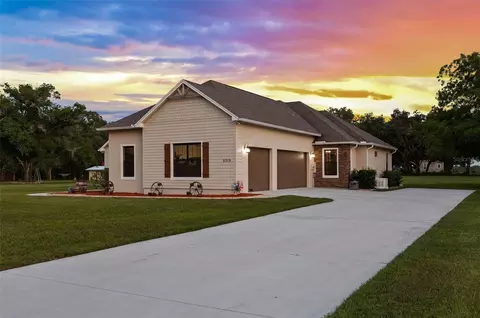 Exterior - 5319 W Trapnell Rd, Dover, FL 33527 photo 3 of 10