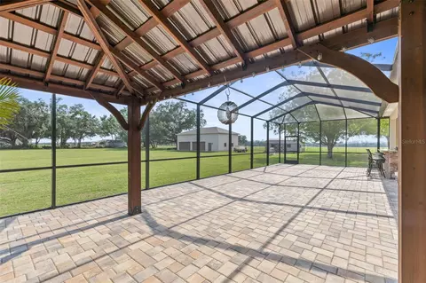 Exterior - 5319 W Trapnell Rd, Dover, FL 33527 photo 5 of 10
