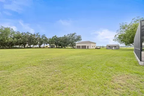 Exterior - 5319 W Trapnell Rd, Dover, FL 33527 photo 7 of 10