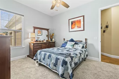 Bedroom - 5319 W Trapnell Rd, Dover, FL 33527 photo 4 of 6