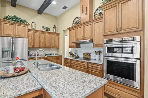Kitchen - 5319 W Trapnell Rd, Dover, FL 33527 photo 2 of 5