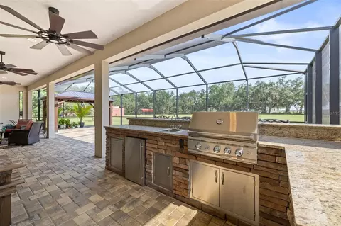 Kitchen - 5319 W Trapnell Rd, Dover, FL 33527 photo 5 of 5