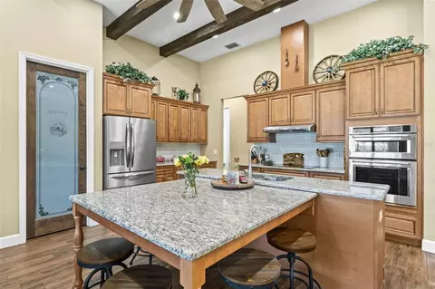 Kitchen - 5319 W Trapnell Rd, Dover, FL 33527 photo 4 of 5