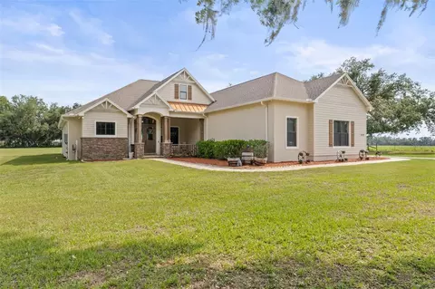 Exterior - 5319 W Trapnell Rd, Dover, FL 33527 photo 2 of 10