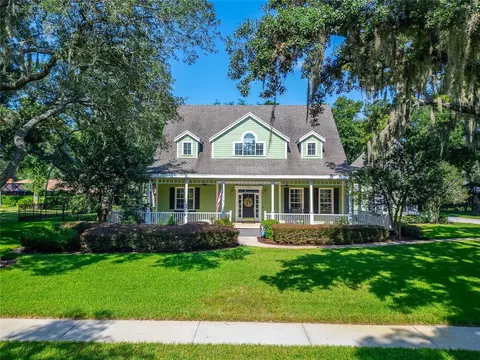 2928 Chelsea Woods Dr, Valrico, FL 33596