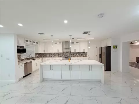1557 Robinson Dr N, Saint Petersburg, FL 33710