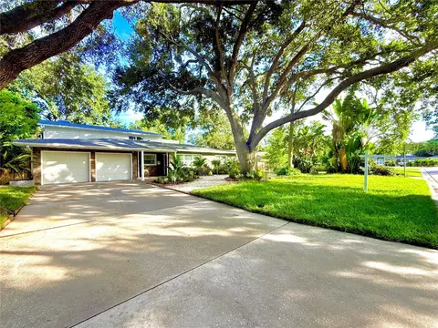 1557 Robinson Dr N, Saint Petersburg, FL 33710