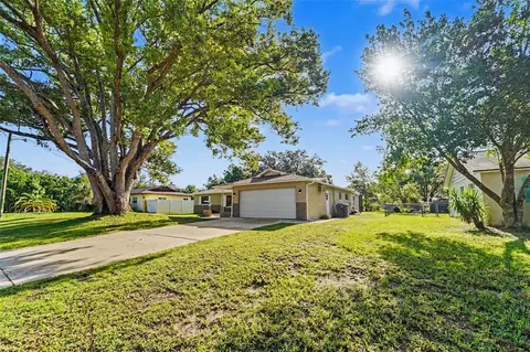 Exterior - 1364 Dill Ave, Spring Hill, FL 34608 photo 4 of 10