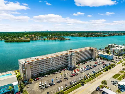 1847 Shore Dr S #101, Saint Petersburg, FL 33707