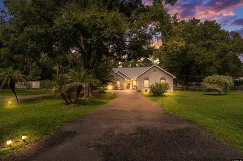 15370 Apache Dr, Thonotosassa, FL 33592