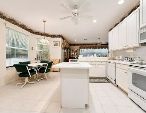 Kitchen - 10924 Rain Hollow Ct, Trinity, FL 34655 photo 4 of 6
