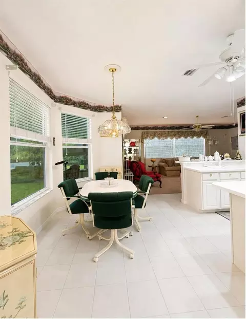 Dining - 10924 Rain Hollow Ct, Trinity, FL 34655 photo 6 of 8
