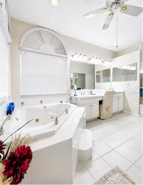 Bath - 10924 Rain Hollow Ct, Trinity, FL 34655 photo 2 of 6