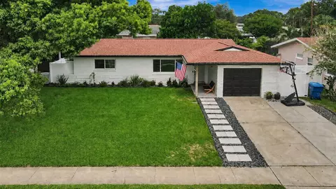 510 Hillcrest Dr, Largo, FL 33771