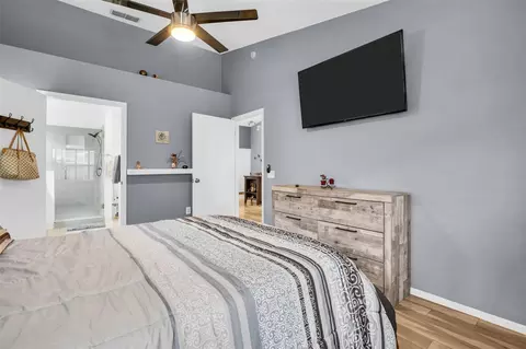 Bedroom - 3067 Pointer Dr, Palm Harbor, FL 34683 photo 3 of 7